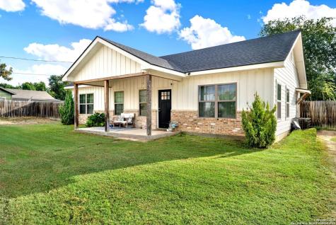 1301 Avenue H Hondo TX 78861