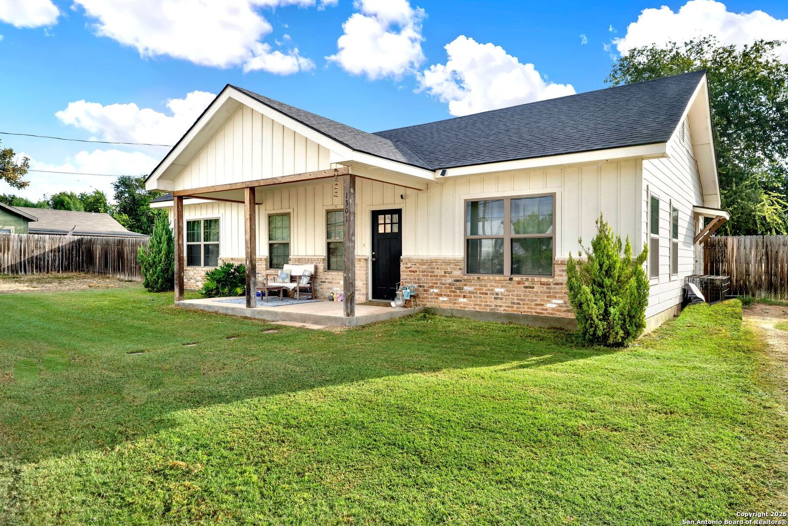 1301 Avenue H Hondo TX 78861