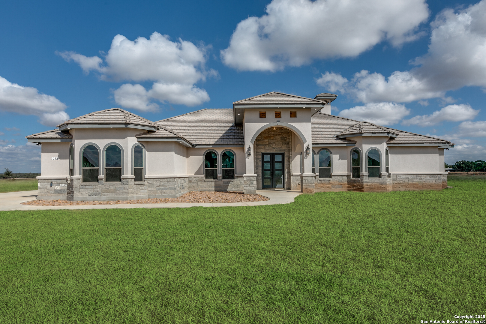 252 Venado Oaks Castroville TX 78009
