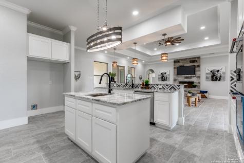252 Venado Oaks Castroville TX 78009
