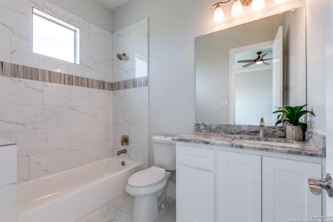 252 Venado Oaks Castroville TX 78009