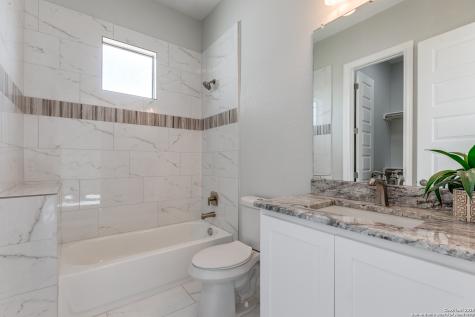 252 Venado Oaks Castroville TX 78009