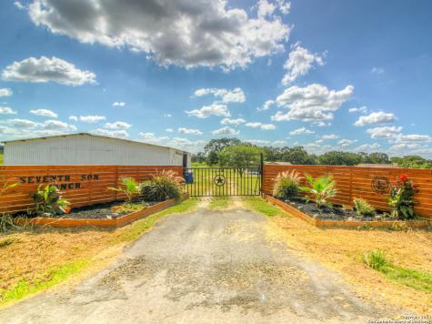 17562 S State Highway 123 Seguin TX 78155