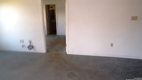 1036 Hilltop Road Beeville TX 78102