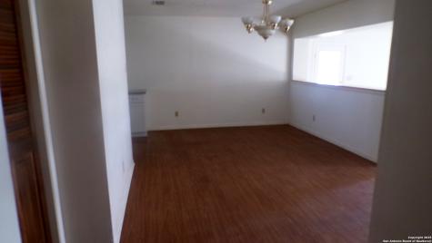 1036 Hilltop Road Beeville TX 78102