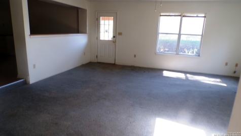 1036 Hilltop Road Beeville TX 78102