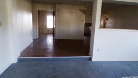1036 Hilltop Road Beeville TX 78102