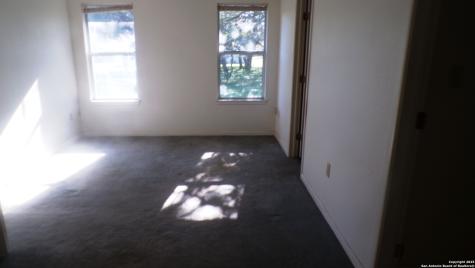 1036 Hilltop Road Beeville TX 78102