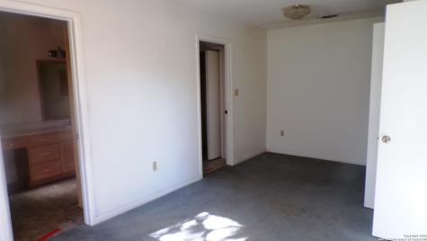 1036 Hilltop Road Beeville TX 78102