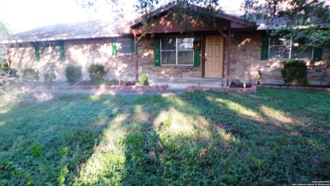 1036 Hilltop Road Beeville TX 78102