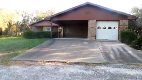 1036 Hilltop Road Beeville TX 78102