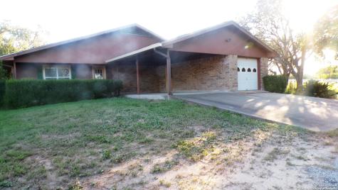 1036 Hilltop Road Beeville TX 78102