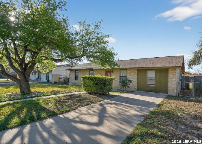 2203 Colony Drive Hondo TX 78861