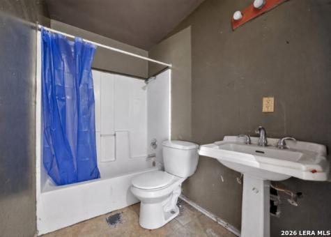 2203 Colony Drive Hondo TX 78861