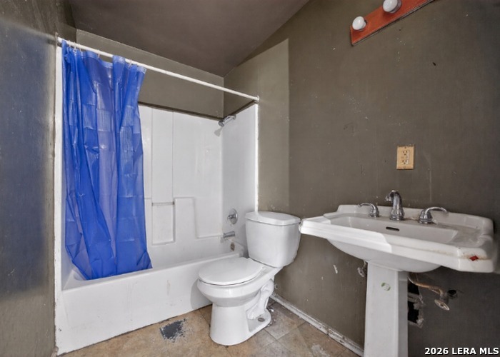 2203 Colony Drive Hondo TX 78861