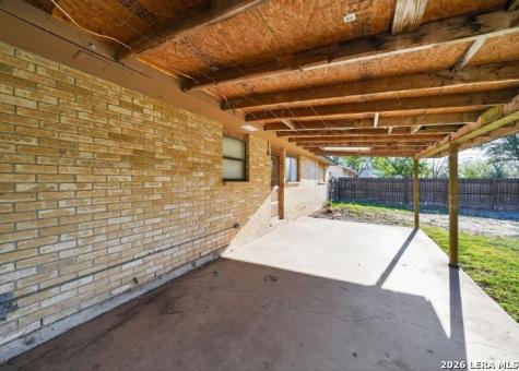 2203 Colony Drive Hondo TX 78861