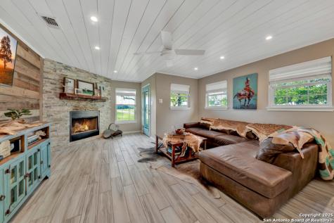 15592 Miller St Hedwig TX 78152