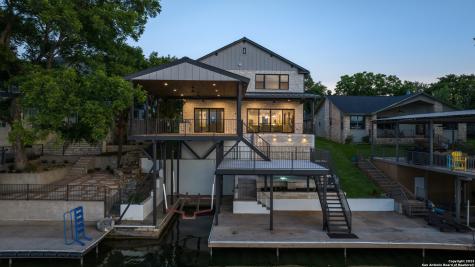 214 Bridgepoint Drive Kingsland TX 78639