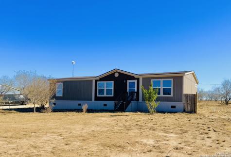 1009 County Road 773 Devine TX 78016
