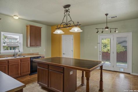 2102 Red Rock Crossing San Antonio TX 78245