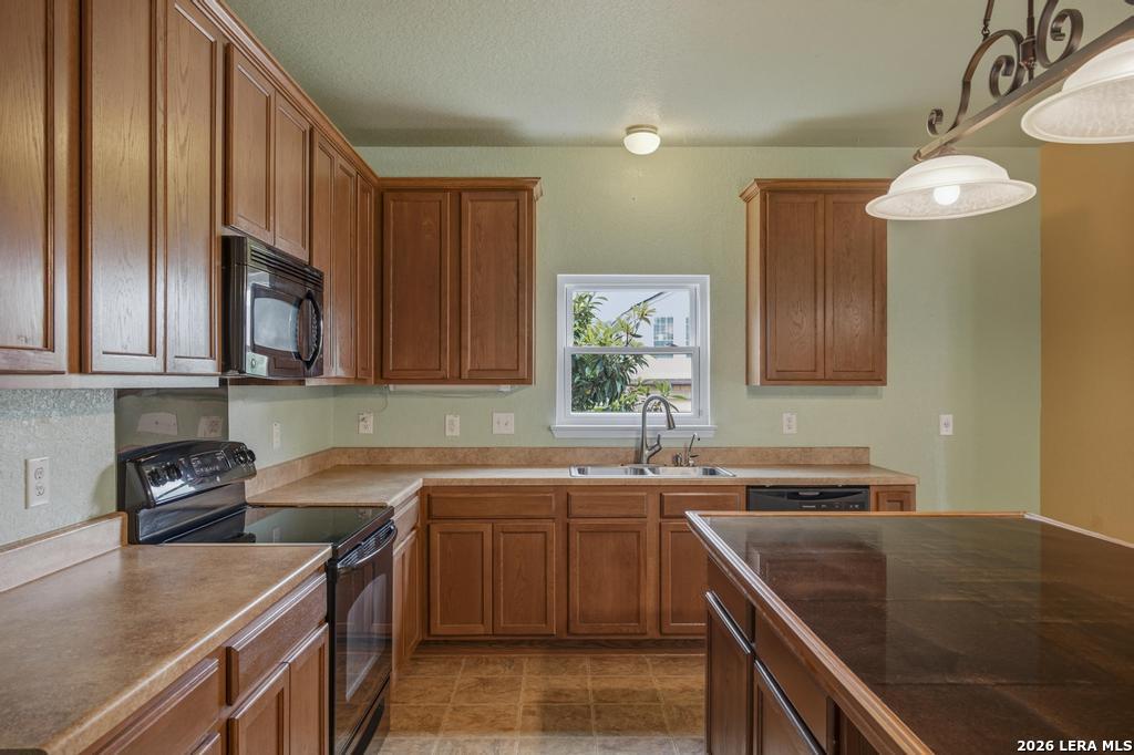 2102 Red Rock Crossing San Antonio TX 78245