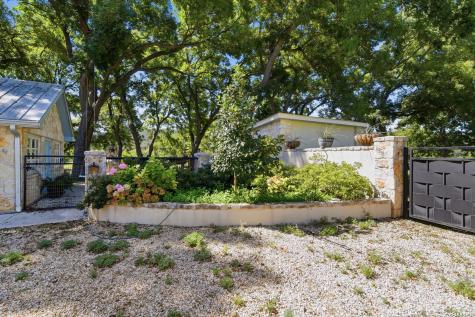 626 Camino Del Rancho Concan TX 78838
