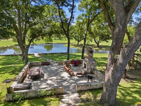 626 Camino Del Rancho Concan TX 78838