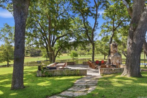 626 Camino Del Rancho Concan TX 78838