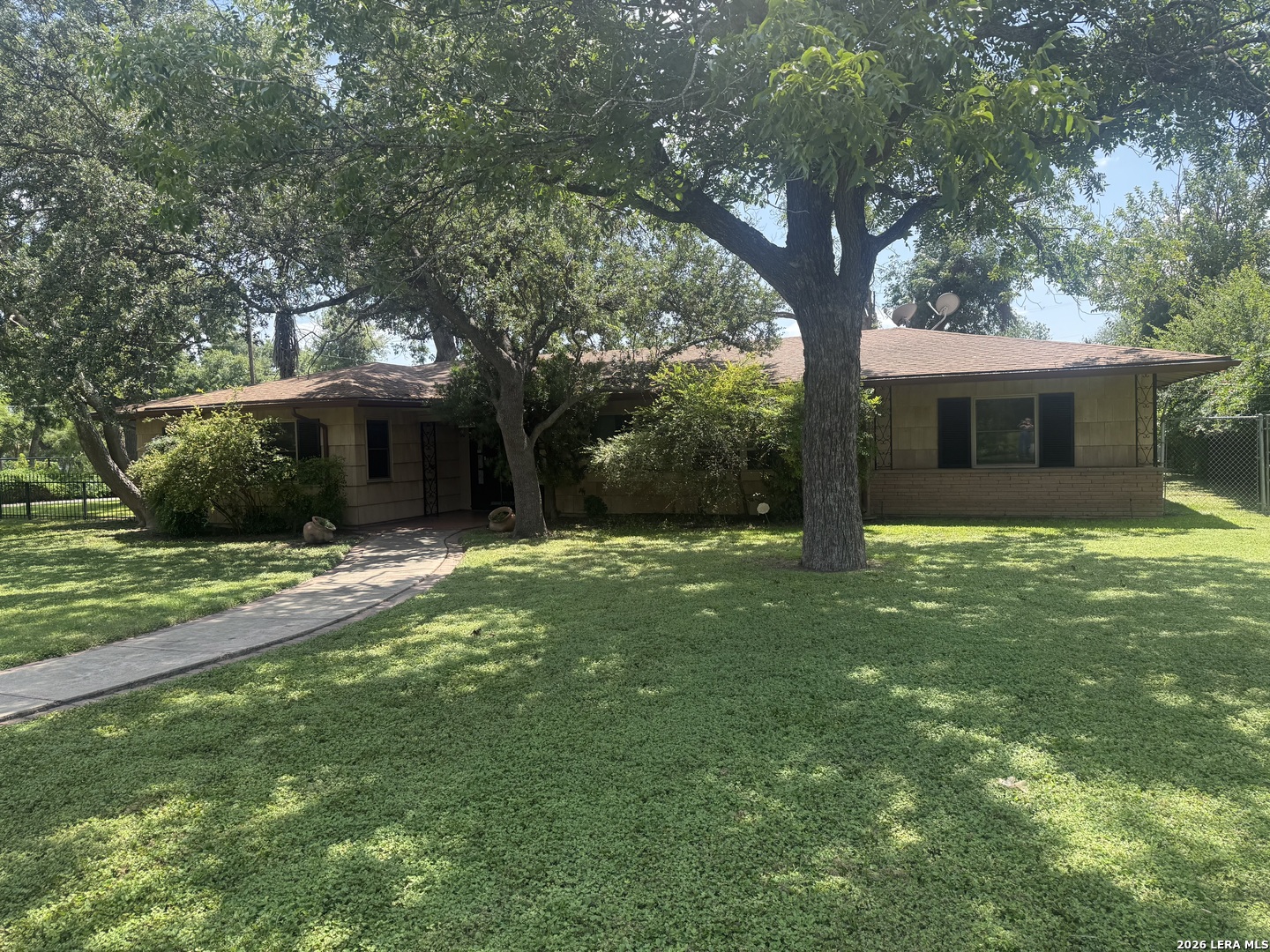 905 Black Street Uvalde TX 78801
