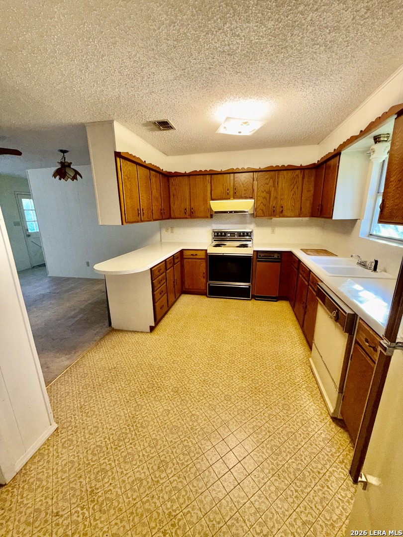 905 Black Street Uvalde TX 78801