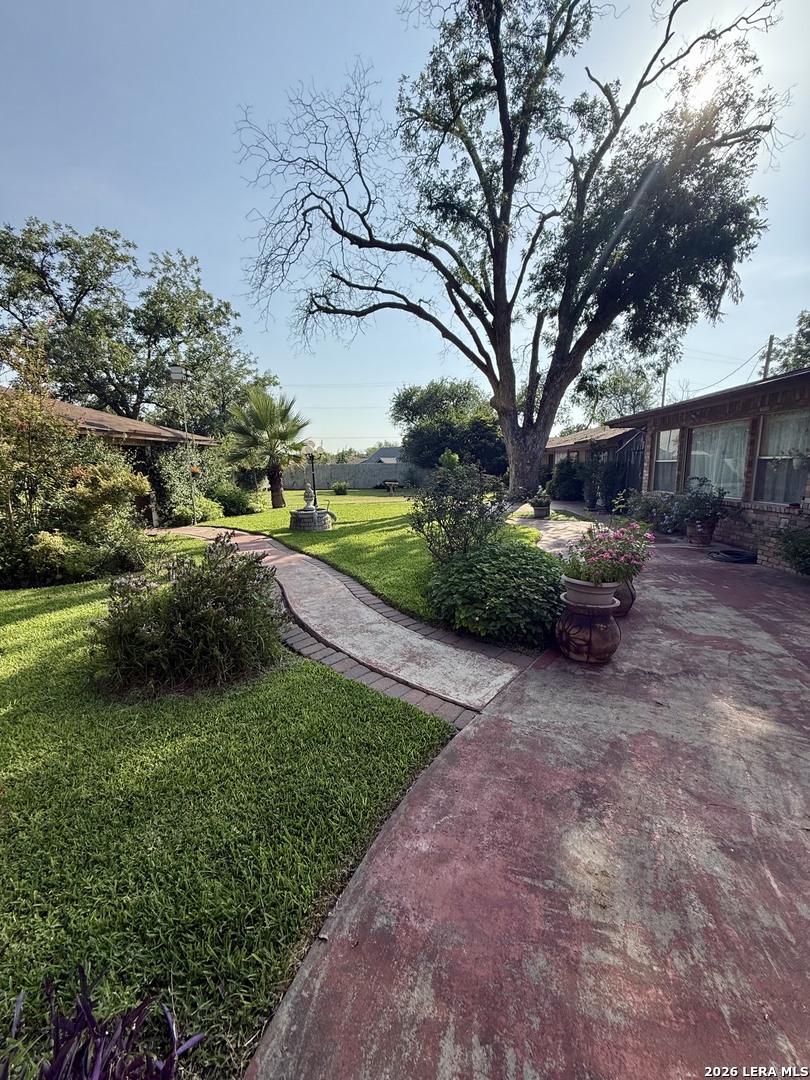 905 Black Street Uvalde TX 78801