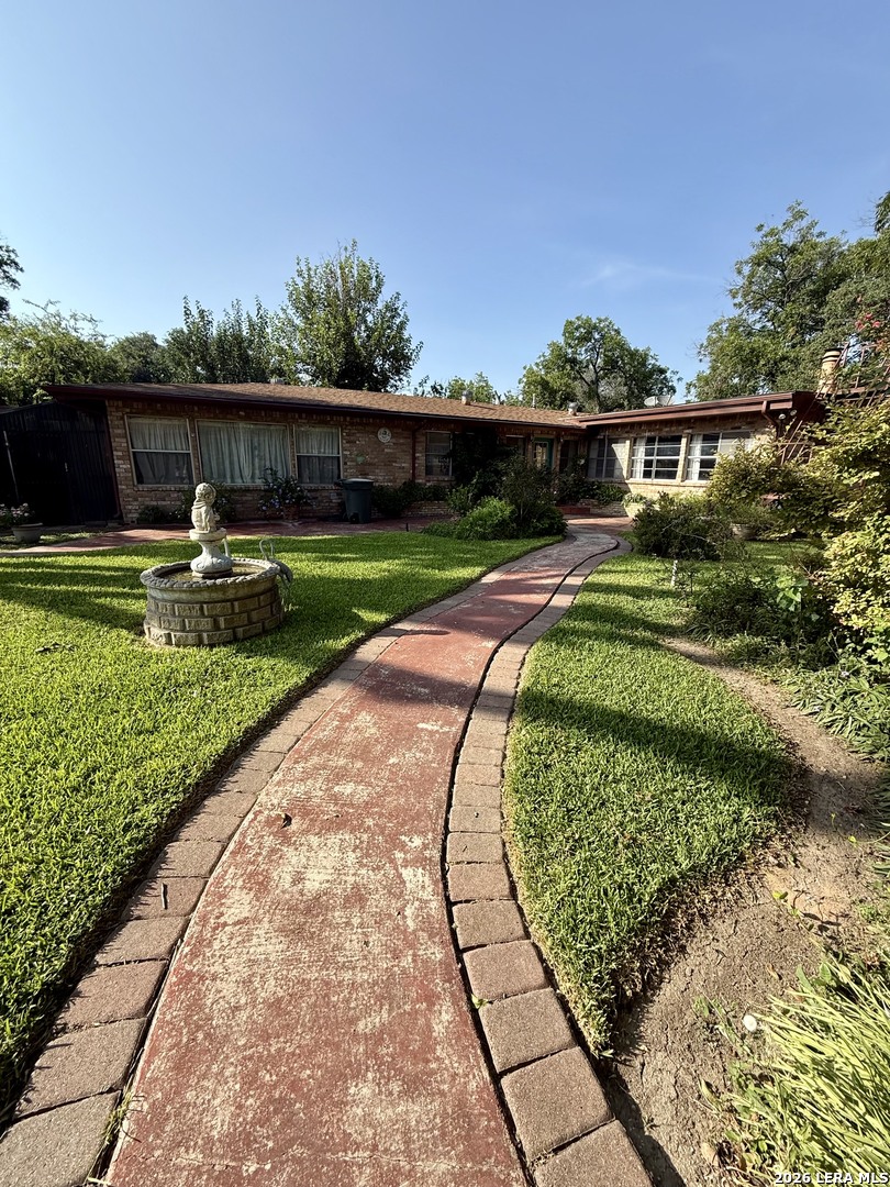 905 Black Street Uvalde TX 78801