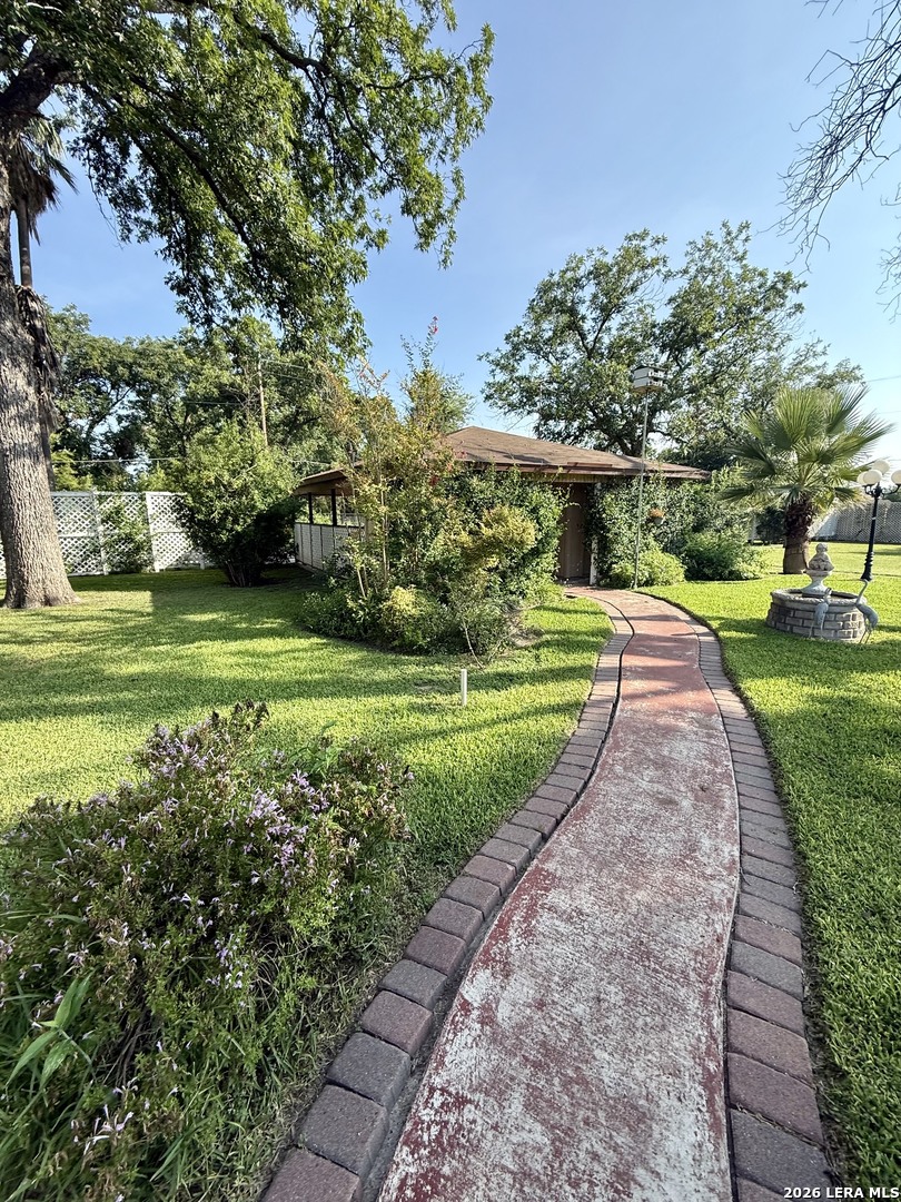 905 Black Street Uvalde TX 78801
