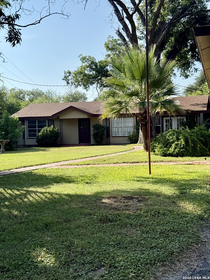905 Black Street Uvalde TX 78801