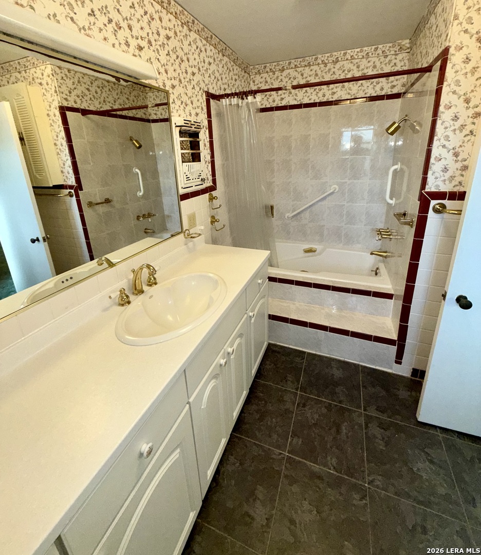 905 Black Street Uvalde TX 78801