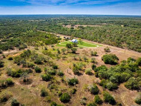 1006 Buch Lane Cuero TX 77954