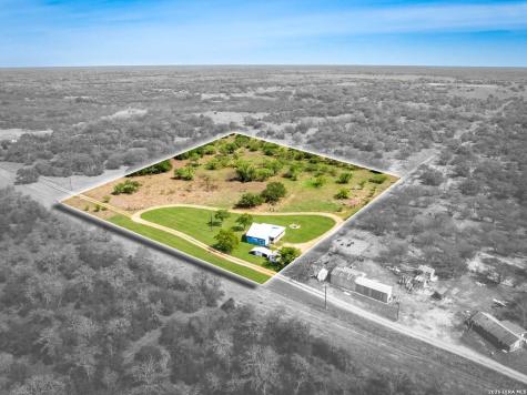 1006 Buch Lane Cuero TX 77954
