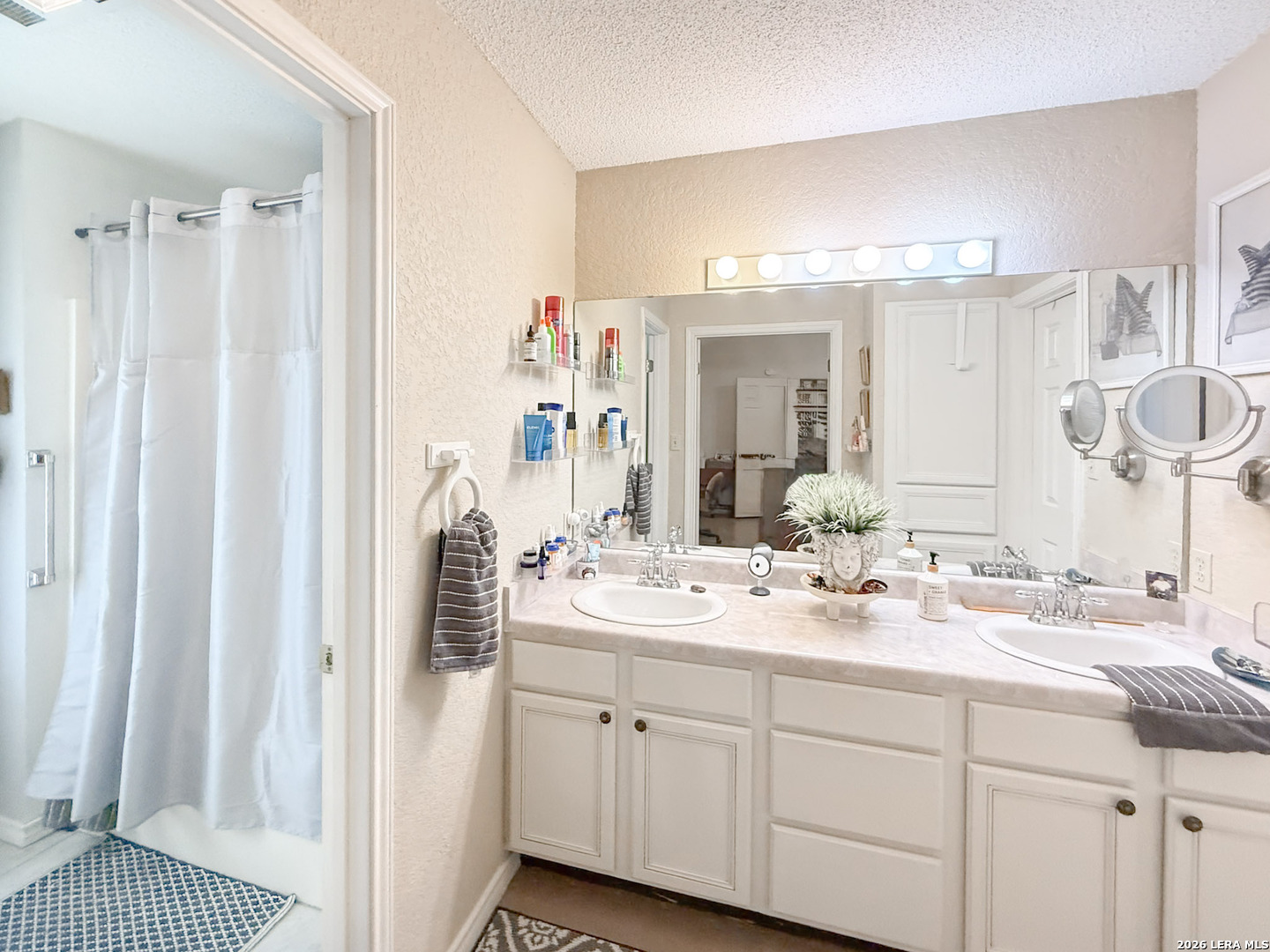 215 Sollock Drive Devine TX 78016