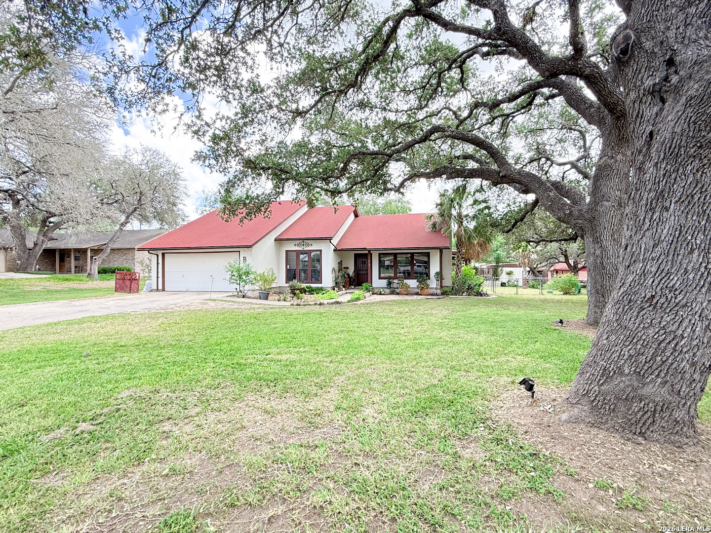 215 Sollock Drive Devine TX 78016