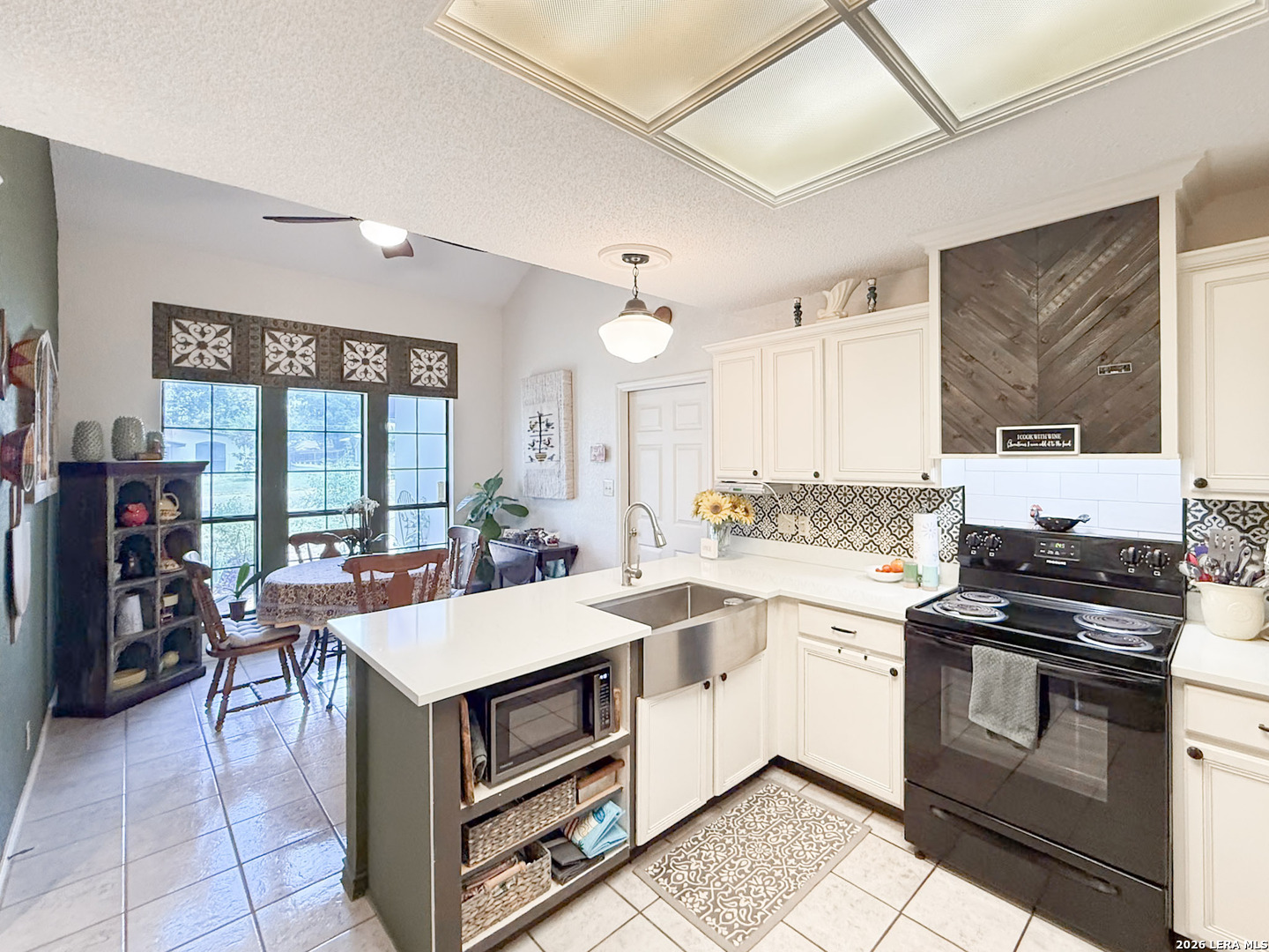215 Sollock Drive Devine TX 78016