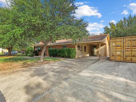 123 W Klingemann Street New Braunfels TX 78130