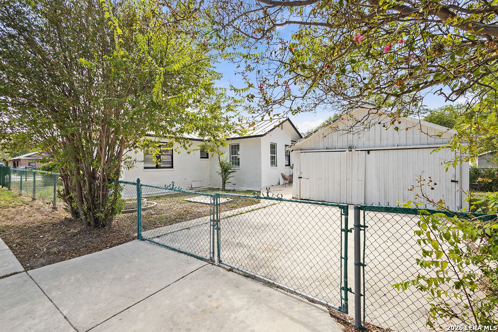 2055 E Crockett Street San Antonio TX 78202