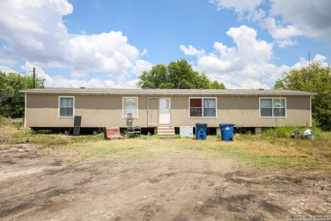 501 County Road 4639 Hondo TX 78861