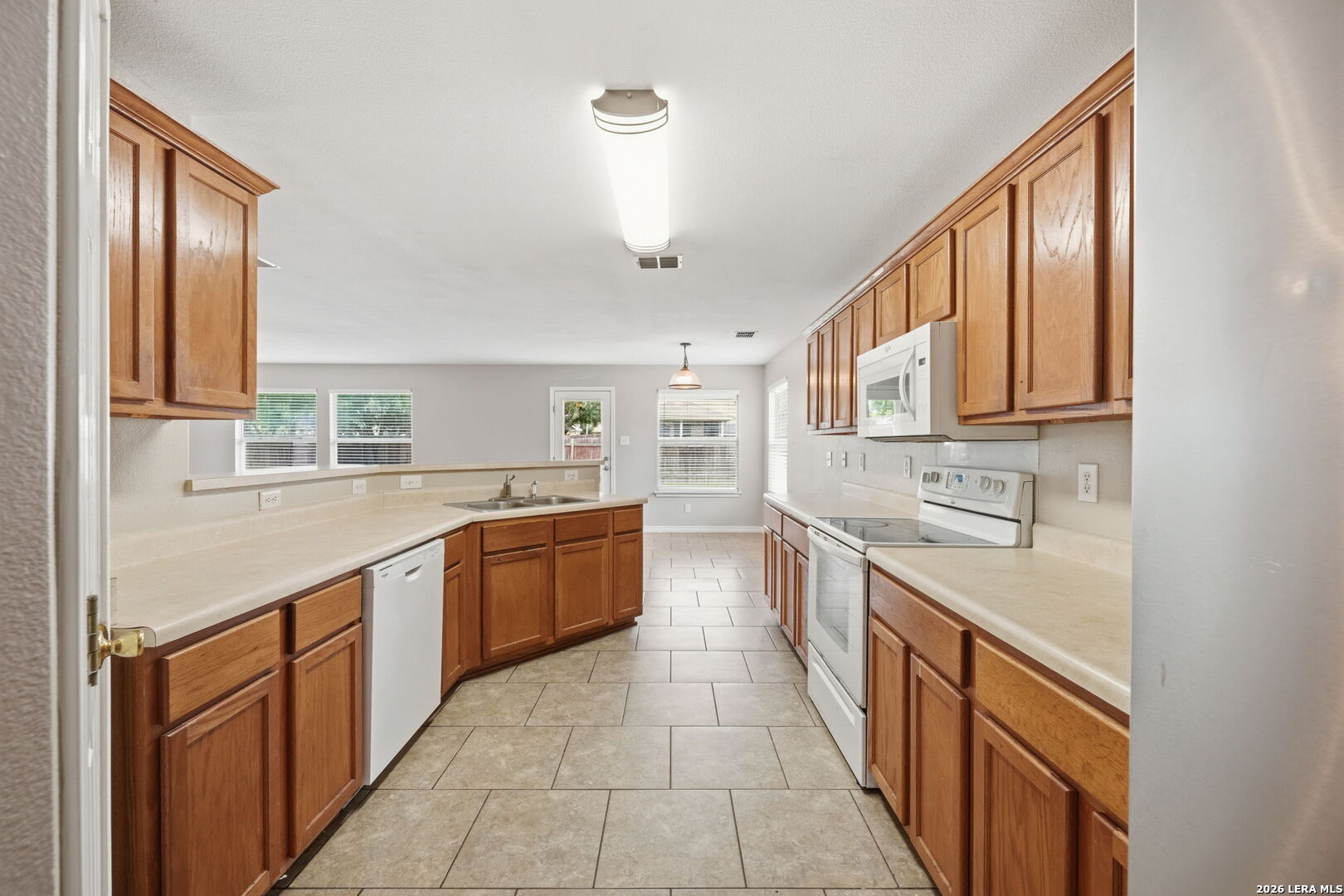 423 Donalan Drive Converse TX 78109