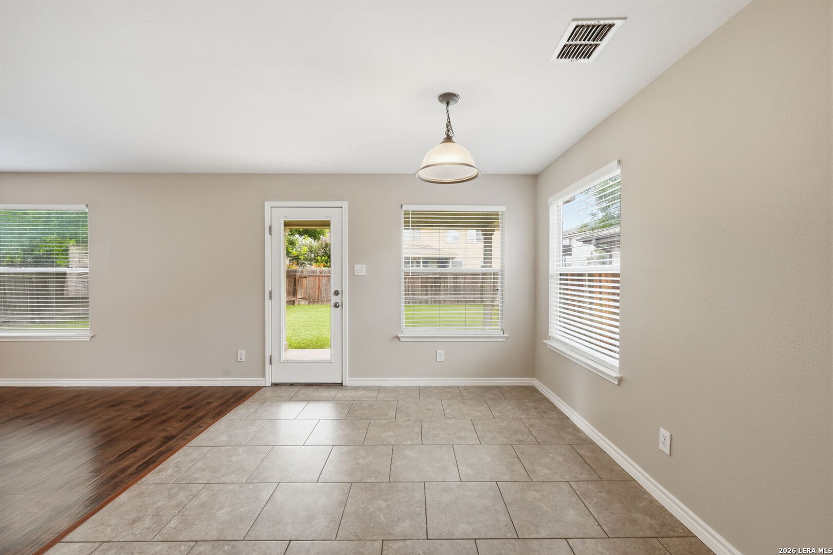 423 Donalan Drive Converse TX 78109