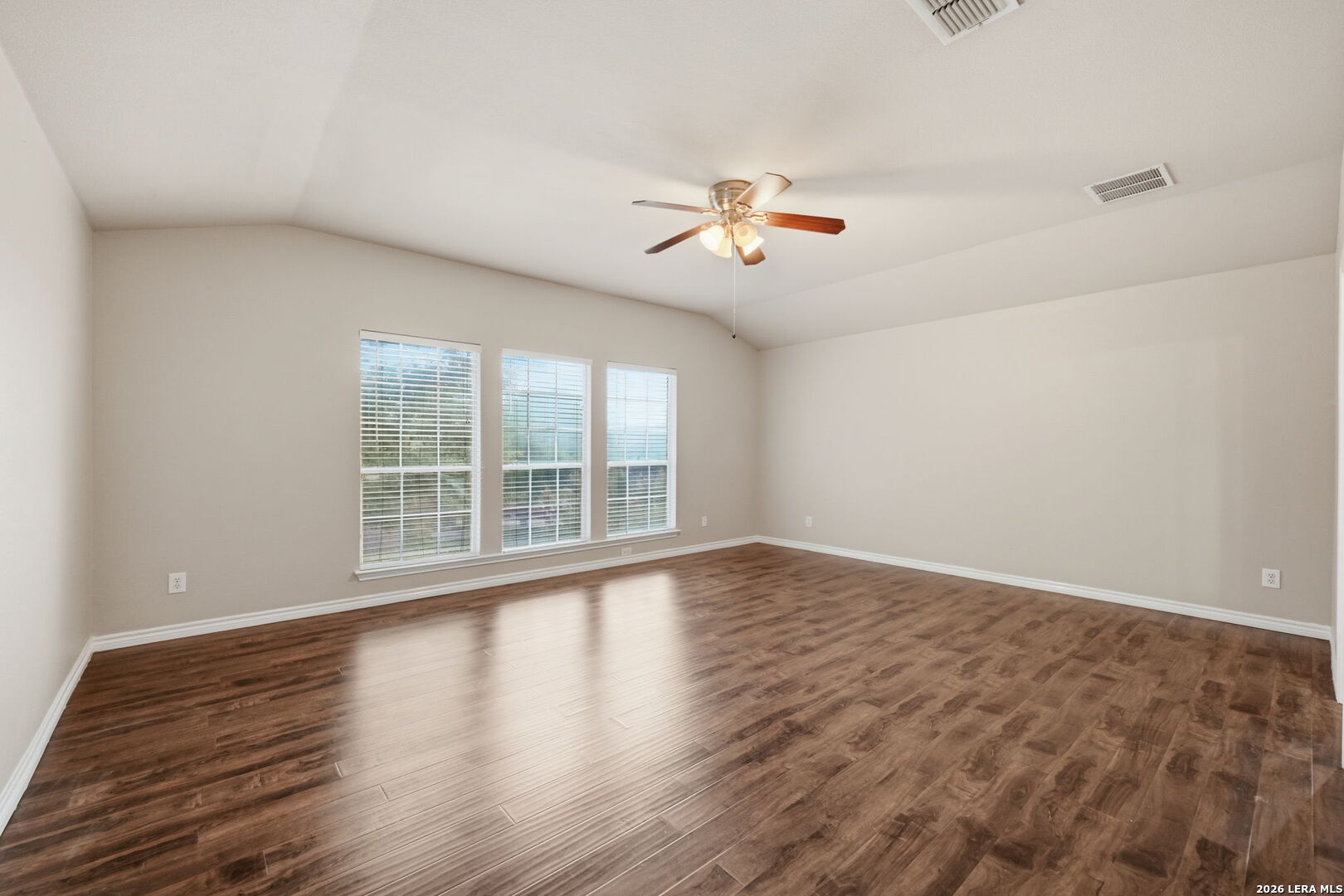423 Donalan Drive Converse TX 78109