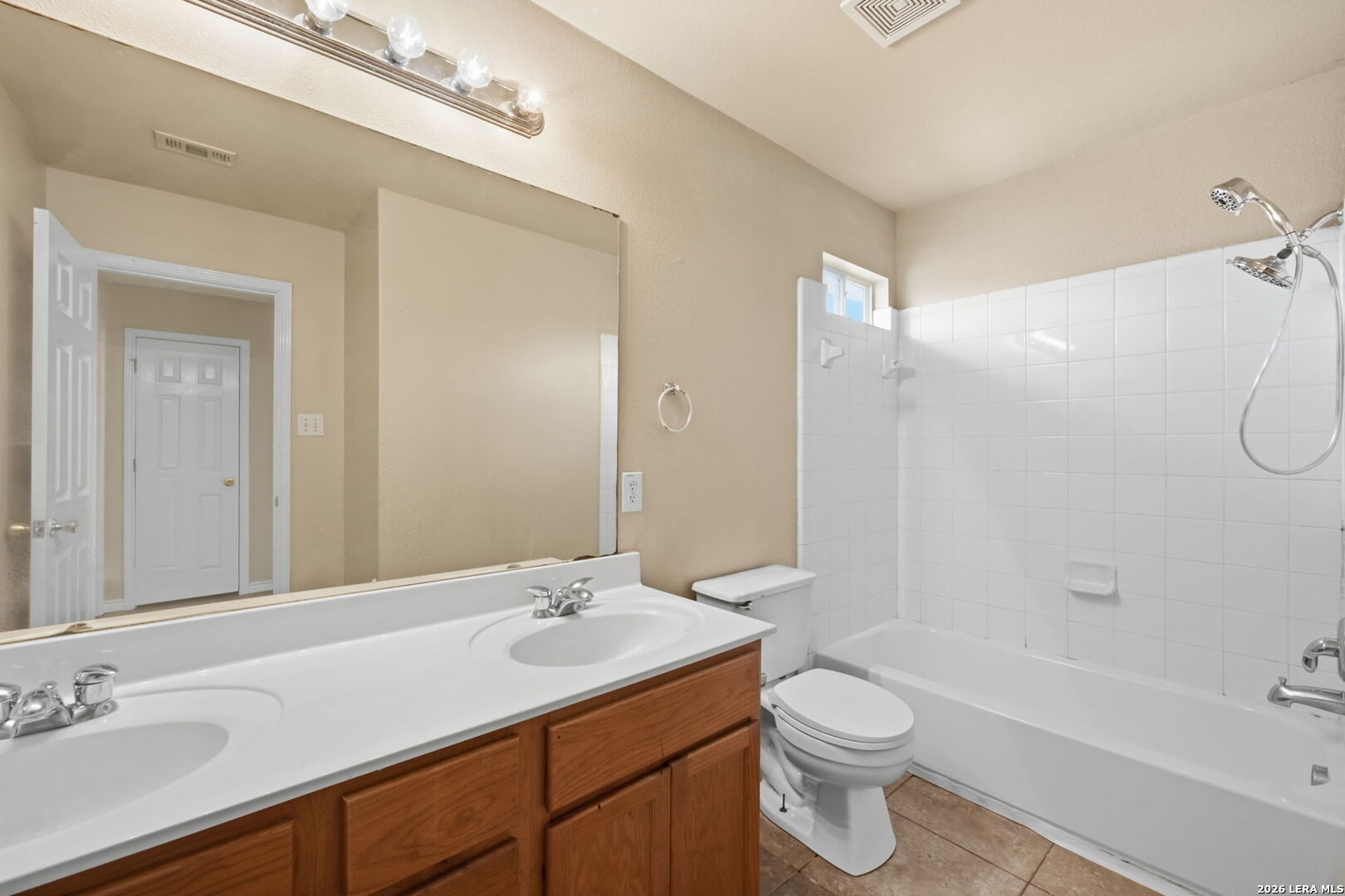 423 Donalan Drive Converse TX 78109