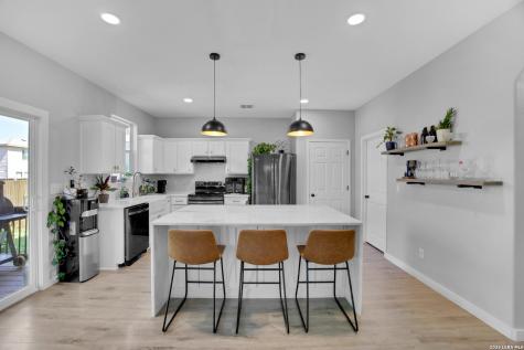 2703 Bluff Crossing San Antonio TX 78244