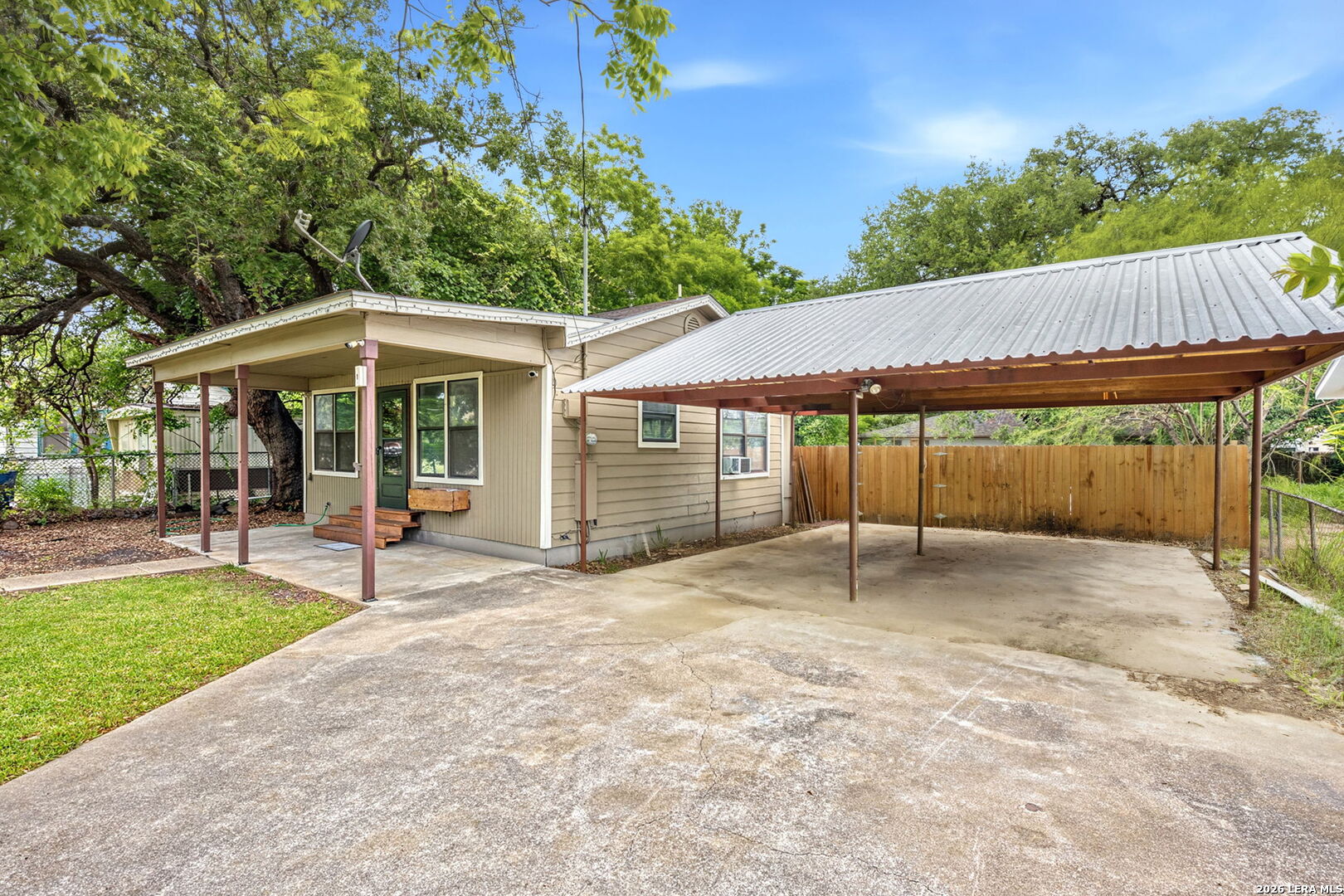 210 Bensdale Pleasanton TX 78064