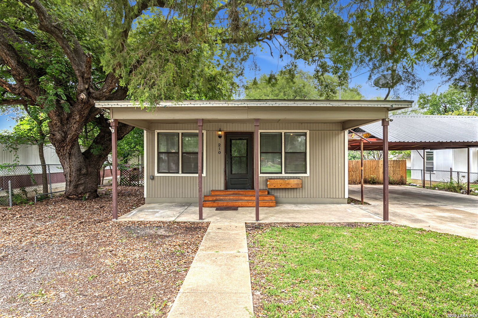 210 Bensdale Pleasanton TX 78064